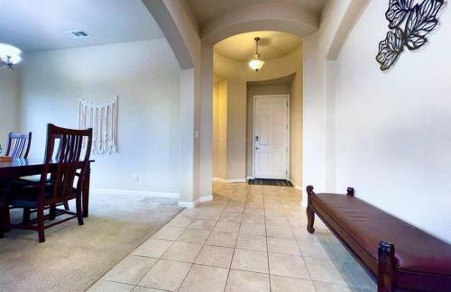 One Story Pet & Family Friendly Fireplace - Foto 26