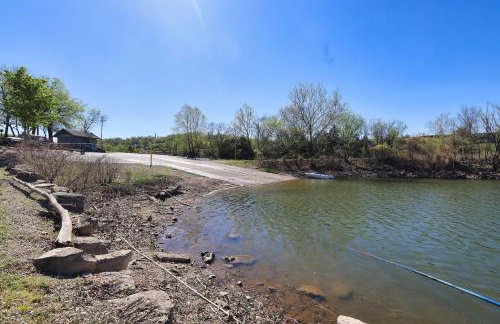 Holiday Island Escape w/ Panoramic Lake Views - Foto 35