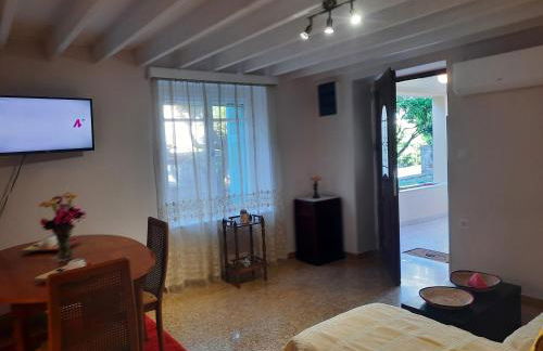 Peculiar Garden Apartment - Photo 24