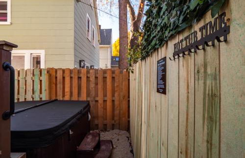 Cleveland Escape - Hot Tub - Karaoke Machine - Sleeps 12 - Foto 12