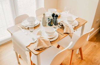 Modern Central 2 Bed Apartment with Parking - Photo 13