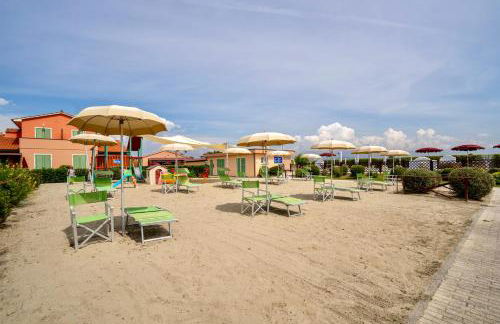 Residence with swimming pool in Mazzanta just 600 meters from the beach - Foto 10