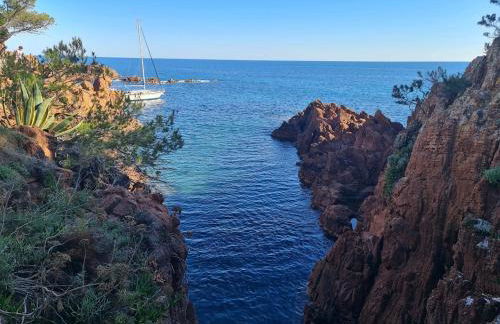 Bright two-room apartment with balcony & private parking - Foto 2