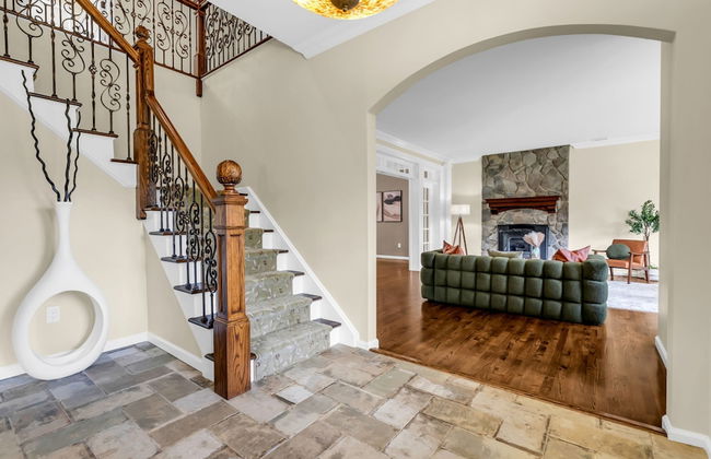 Family Retreat With Autumn Views and Fireplace - Photo 11