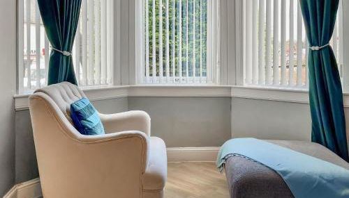 Homely Base - Photo 2