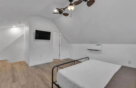 6 Bedroom with Guest House Walk to Lake & Shops - Foto 54