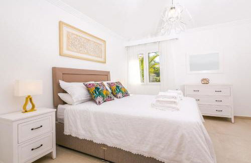 Casa Juana is a modern, luxury, exclusive, 6 bedroom villa. - Foto 30