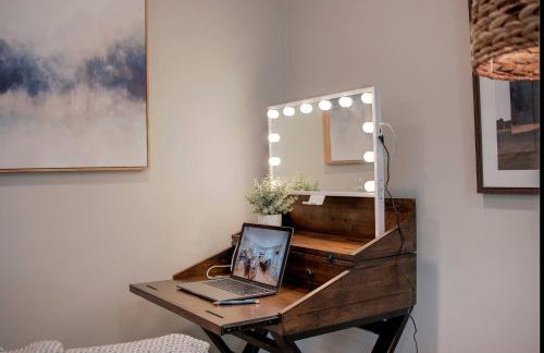 Folsom Old Town Escape • Cozy Cottage + Library - Foto 13