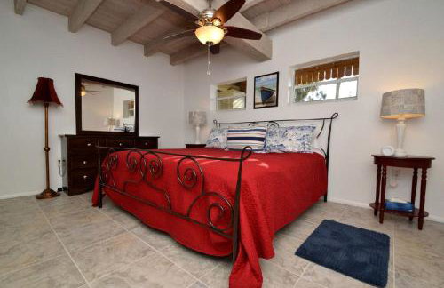 Beautifully Decorated Waterfront Chalet Rental in Grant, Florida - Photo 17