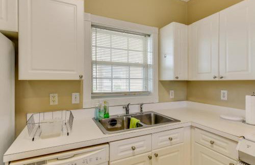 Charming Condo with Balcony, 1 Mi to UNC Charlotte! - Foto 13