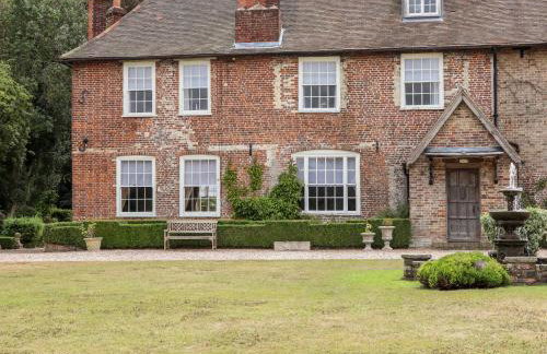 Solton Manor - Photo 2