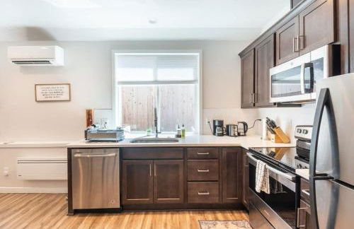 Walkable Apt Next to Restaurants, Bars, and Shops! - Foto 32