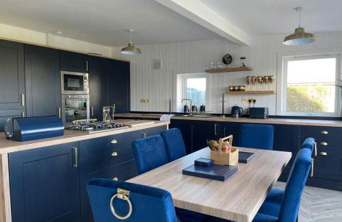 Castle View House - Photo 6