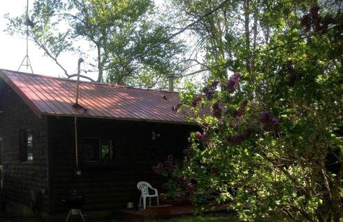 Charming Lakefront Cabin Rental with a Fire Pit near Brownville, Maine - Foto 11