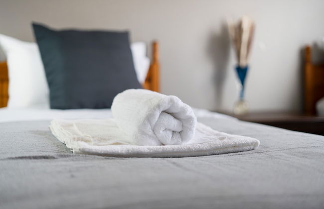 2-bed Flat, Wishaw, Free Parking, Family-friendly - Photo 3