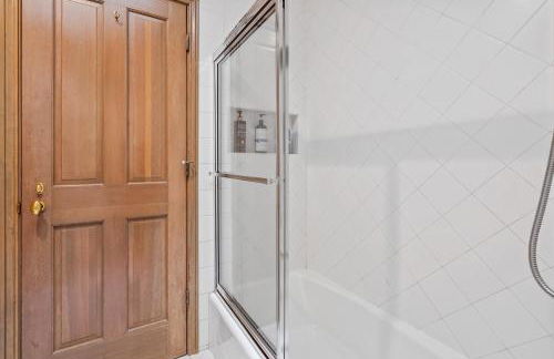 Stunning Waterfront Mansion with Pool and Hottub - Foto 39