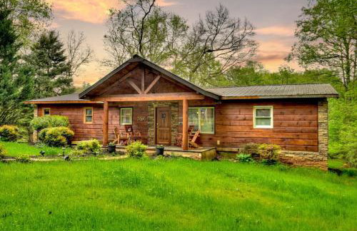 Bear Naked Hideaway - Relax in the hot tub with sounds from the nearby creek - Foto 45