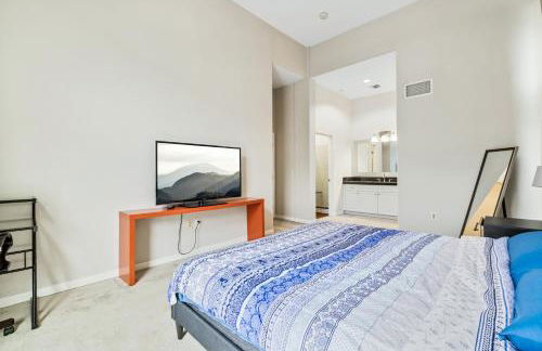 Ultimate LA Vacation 2BR w Pool Above Shops - Foto 7