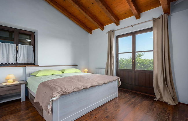 Beautiful Villa With Swimming Pool and Fenced Garden - Foto 4