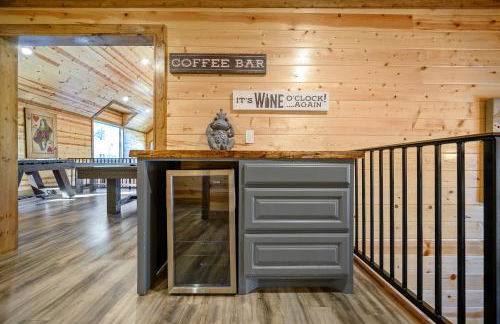 The Nomi Lodge - Sleeps 28 - Gorgeous Rustic Cabin, Centrally Located, Tons of Amenities - Photo 43