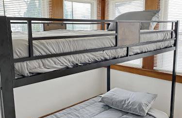 Lux 3BR, Steps from Airport, U of R & Grocery Stores - Foto 13