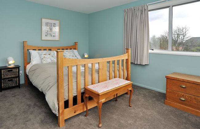 Charlesworth Villa - Photo 2