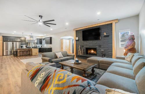 Bowling Alley! Expansive Group Getaway in Lewiston - Foto 7