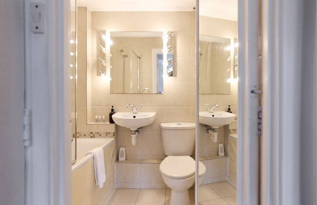 The Holland Park Crib - Classy 2bdr House - Photo 8