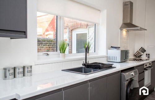 Vacant Nests The Fredrick Close to sea front - Photo 25