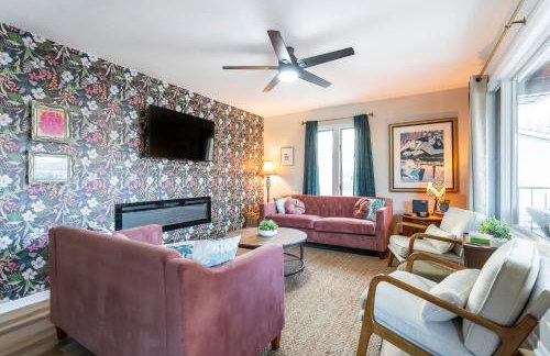 5 Bedroom 2 & 1 half Bath Group Stay Fun Design in Quiet Neighborhood - Foto 1