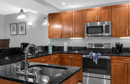 Sun, Fun & Summer Getaway - TownHome by Disney! - Photo 9