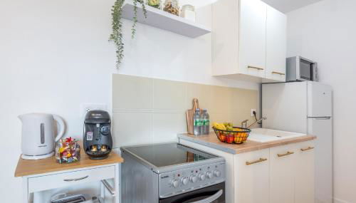 L'écrin des Bois - Proche aéroport Beauvais, Chantilly, forêt de Hez-Froidmont, parking public gratuit, Wifi & Netflix - Foto 5, stove, pet friendly, toaster, minibar