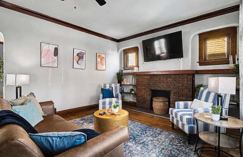 Modern & Cozy 2BR Retreat Near West Blvd - Foto 9