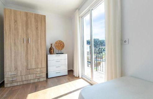 3 Bedroom Stunning Home In Mezquitilla - Photo 41