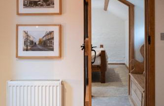 The Coach House - Beautiful Home in Cheltenham! - Photo 121