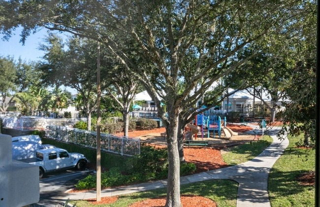 Spacious 3 Bed, 2 Bath Condo In Gated Community 3 Bedroom Condo by RedAwning - Foto 24