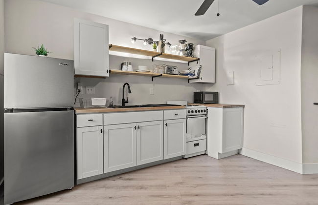 Modern Studio Apartment in Huntsville - Photo 9