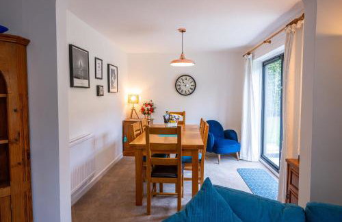 Splendid House Great Location to WAVE Surf & South West Water Park - Super Garden By STAE-Homes - Foto 13