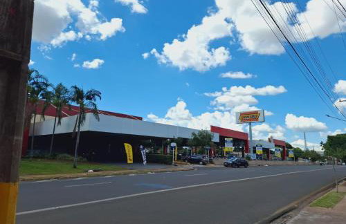 CASA - 3 quartos com ar - garagem para 3 carros - Foto 37