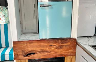 Quaint Airstream with Picnic Space Great for Two in Indiana - Foto 13