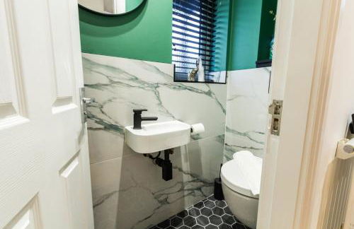 Charming Home in Bromsgrove - Perfect for Groups - Foto 54