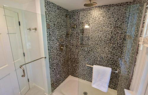 Roof Deck, Walk to Forest Beach, Fire Pit! - Foto 24