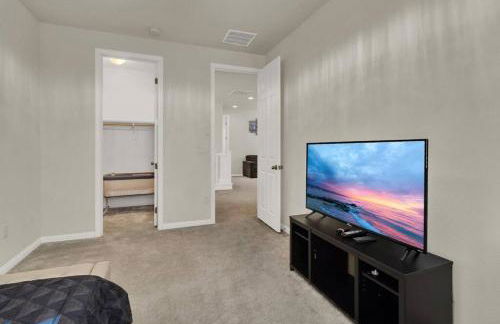 Serenity Retreat: 3BR, Heated Pool, Parking - Foto 20