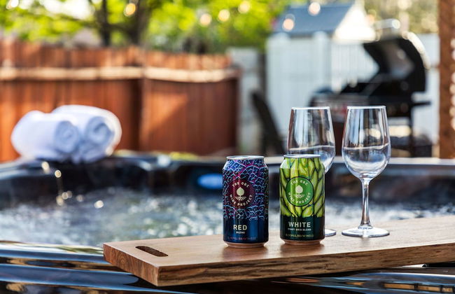 Scandinavian Chic – Hot Tub, Bikes and Lake Life! - Foto 33