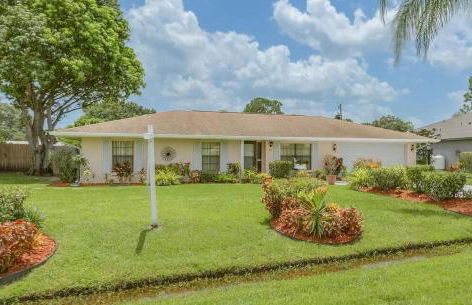 Blisscapade Pool Movie Theater Games Backyard - Foto 9