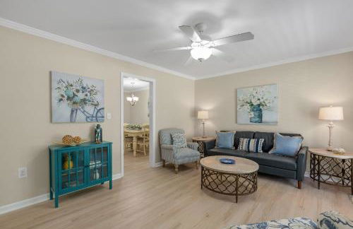 Coastal Home with Inground Pool - Foto 5