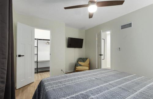 Beautiful Overland Park 3 King Bed Modern Getaway - Foto 19