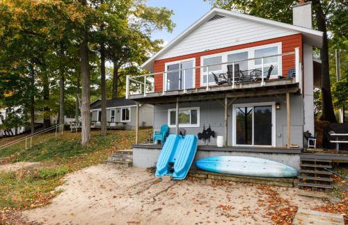 Bryan Lake Oasis in Downtown Lake Ann - Foto 38