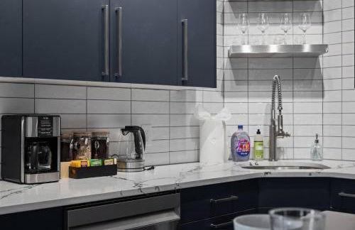 PFR Suites - Highland, 3BR 2BA Shadyside Condo, Penthouse Unit, 2 Decks, Off-Street Parking, 4th Floor Walkup - Foto 43