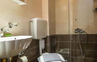 Modern, Stylish Maisonette - Photo 6